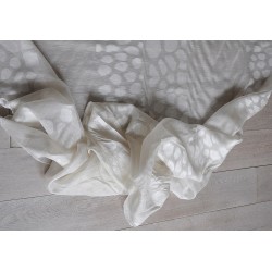 Tessuto al metro in lino e seta jaquard fil coupè, semi-trasparente Oasi con decorazioni bianche