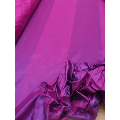 Tessuto al metro in Taffetas 100% di seta a righe verticali nelle tonalità fuxia e viola
