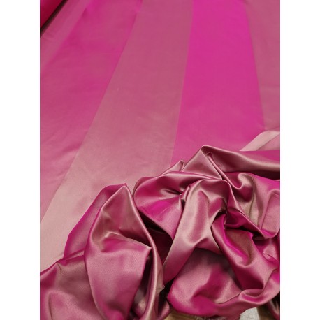 Tessuto al metro in Taffetas 100% di seta a righe verticali nelle tonalità fuxia e rosa